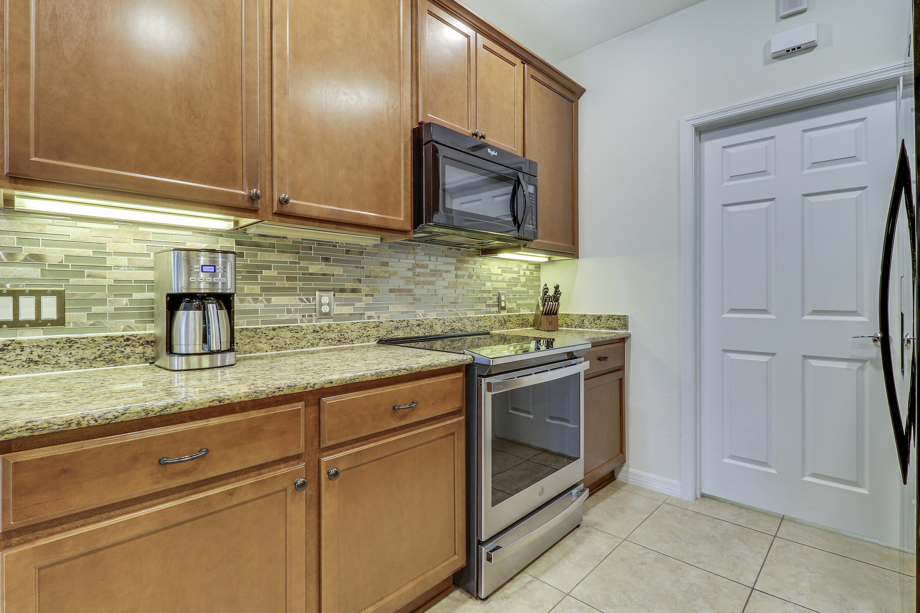 1227 Community Drive Jupiter, FL 33458 - Photo 14 of 41 House-4