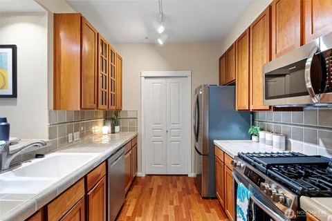 $850,000 | 1900 Alaskan Way, Unit 514, Seattle, WA 98101