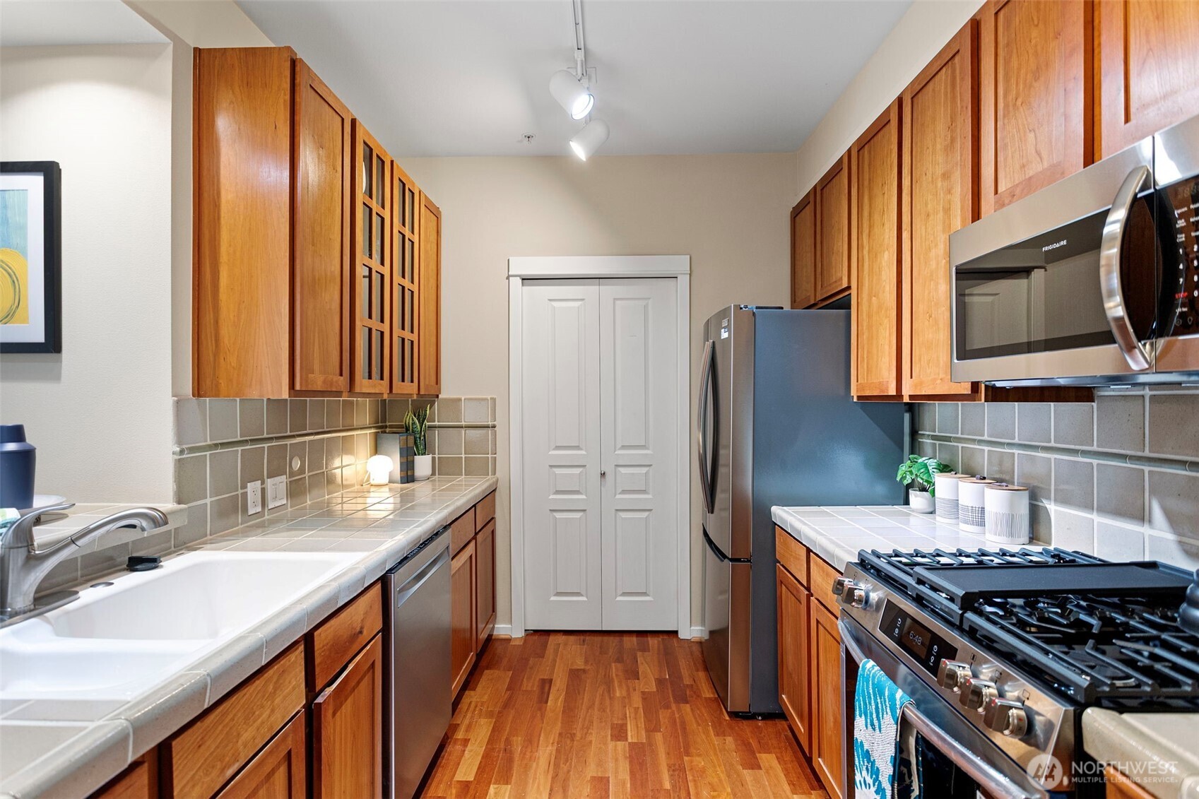 1900 Alaskan Way, Unit 514 Seattle, WA 98101 - Photo 17 of 36