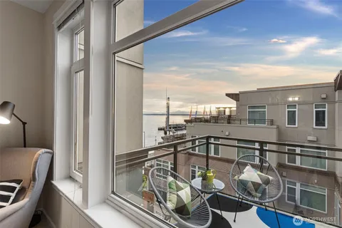 $850,000 | 1900 Alaskan Way, Unit 514, Seattle, WA 98101