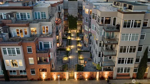 $850,000 | 1900 Alaskan Way, Unit 514, Seattle, WA 98101