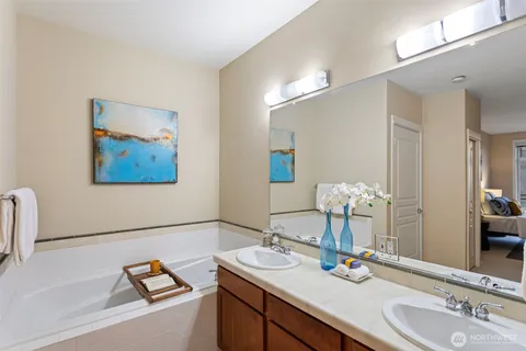 $850,000 | 1900 Alaskan Way, Unit 514, Seattle, WA 98101