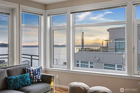 $850,000 | 1900 Alaskan Way, Unit 514, Seattle, WA 98101