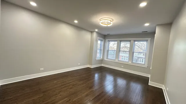 $2,400 | 5226 North Bernard Street, Unit 1, Chicago, IL 60625