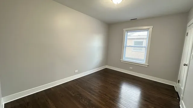 $2,400 | 5226 North Bernard Street, Unit 1, Chicago, IL 60625