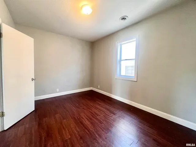 $90,000 | 620 16th Avenue, East Moline, IL 61244