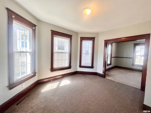 $90,000 | 620 16th Avenue, East Moline, IL 61244