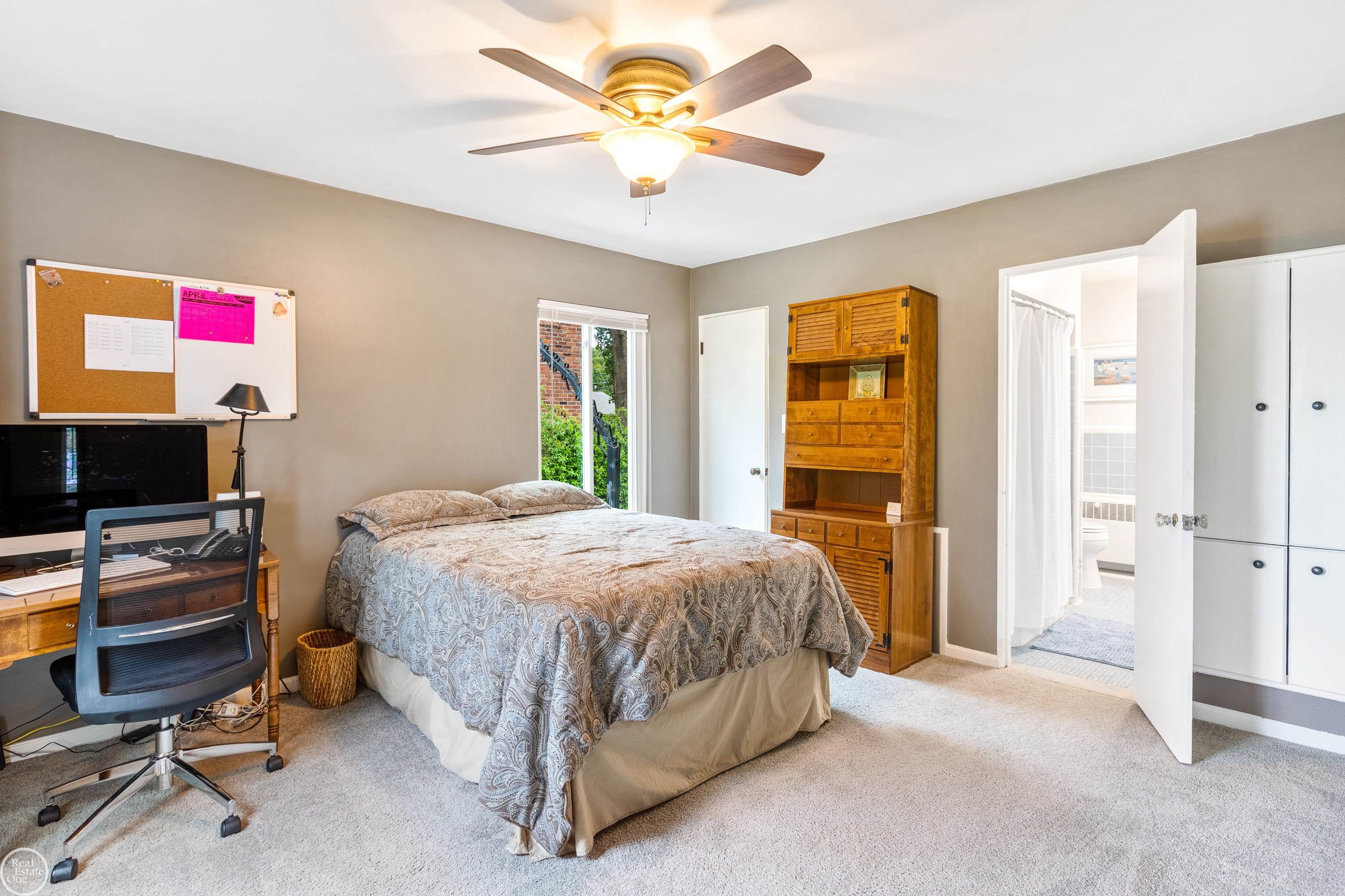 791 Roslyn Road Grosse Pointe, MI 48236 - Photo 26 of 57 50106857-25.JPG
