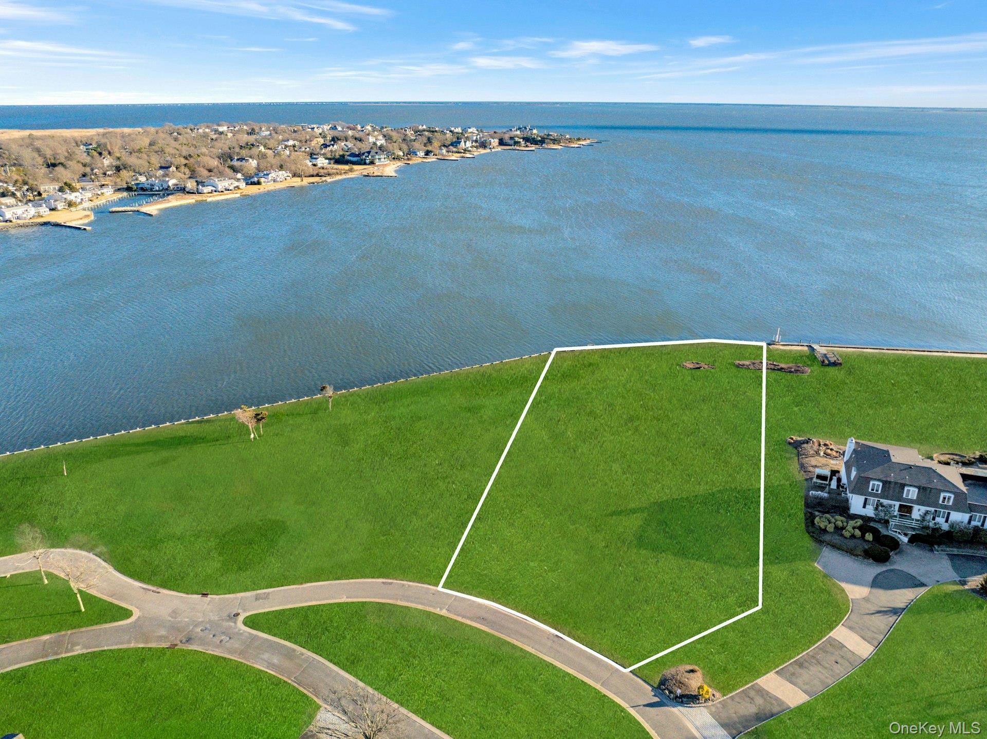 6 Overlea Court Bay Shore, NY 11706 - Photo 2 of 10