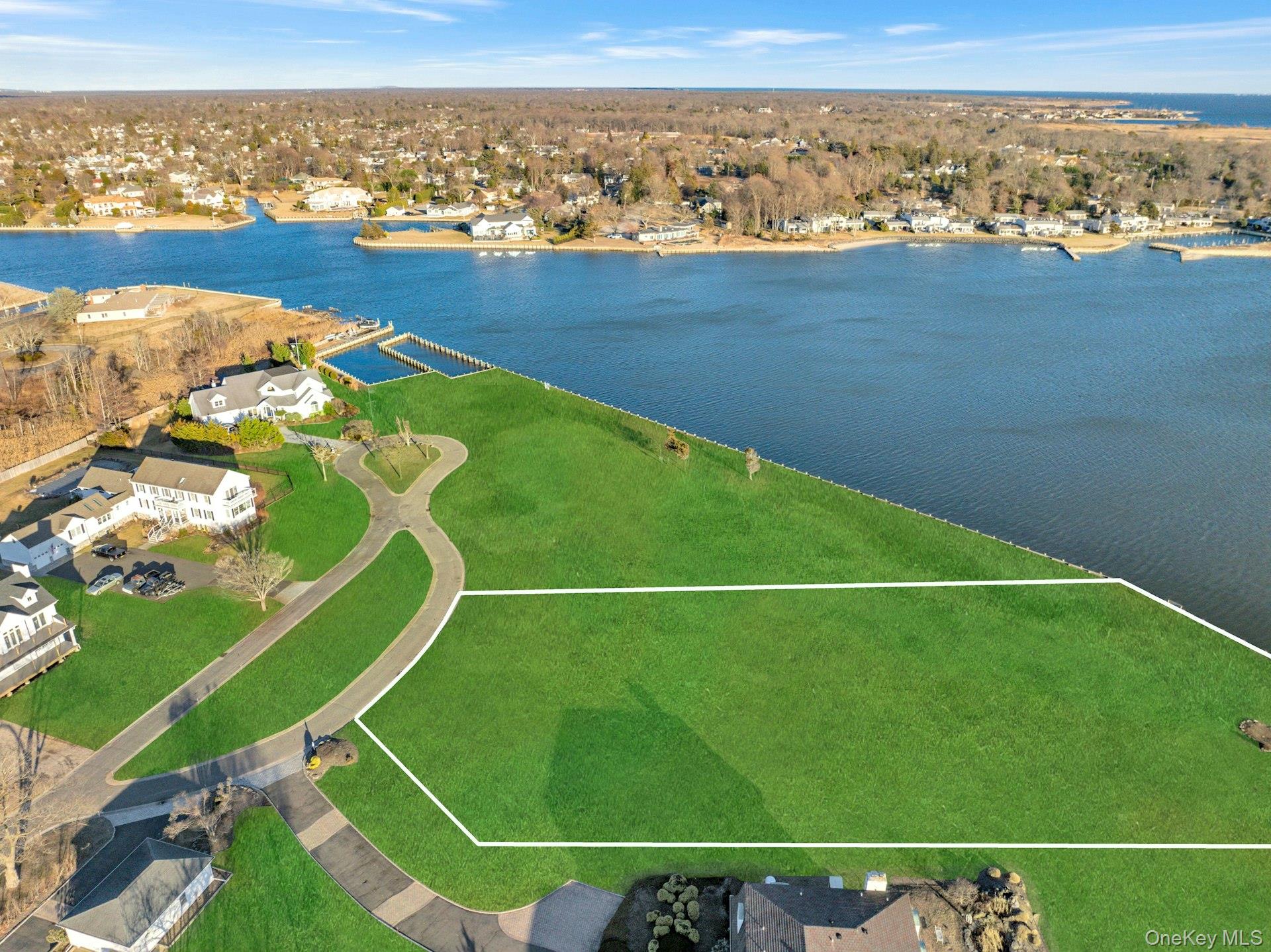 6 Overlea Court Bay Shore, NY 11706 - Photo 4 of 10 a view of a city