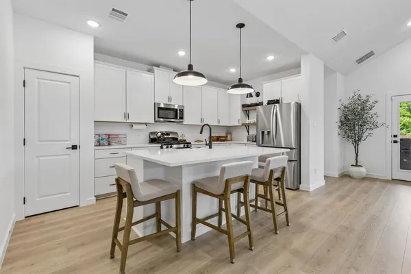 $2,450 | 1242 Champlain Way, Dallas, TX 75253