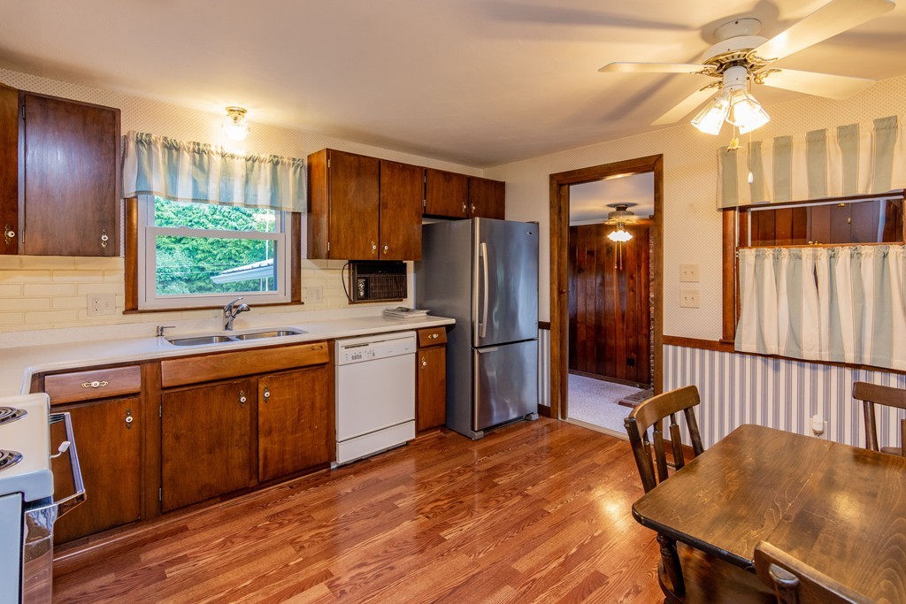 734 Holyoke Road Westfield, MA 01085 - Photo 3 of 27 Gallery Image 3