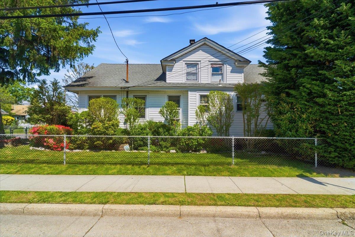 44 St Pauls Road South Hempstead, NY 11550 - Photo 3 of 19