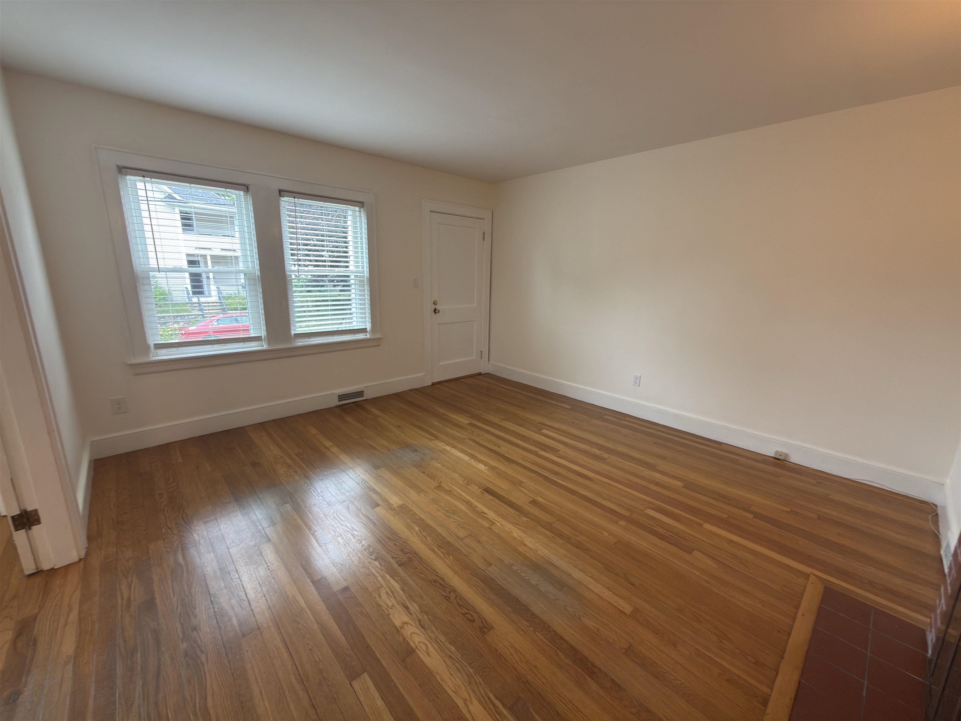 573 Spruce Street Manchester, NH 03103 - Photo 15 of 28
