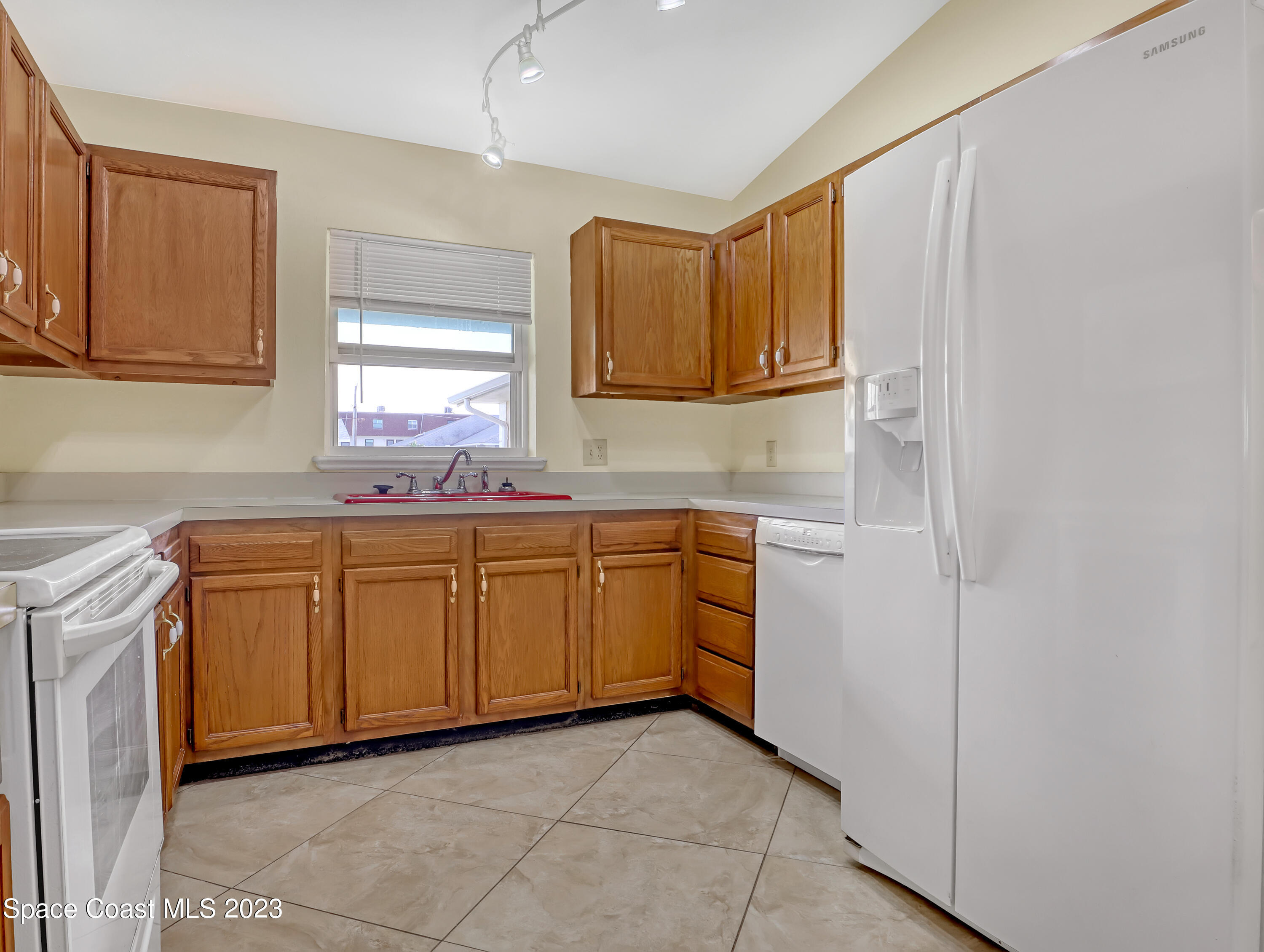 204 Ocean View Lane Indialantic, FL 32903 - Photo 8 of 30 204 Ocean View (17)