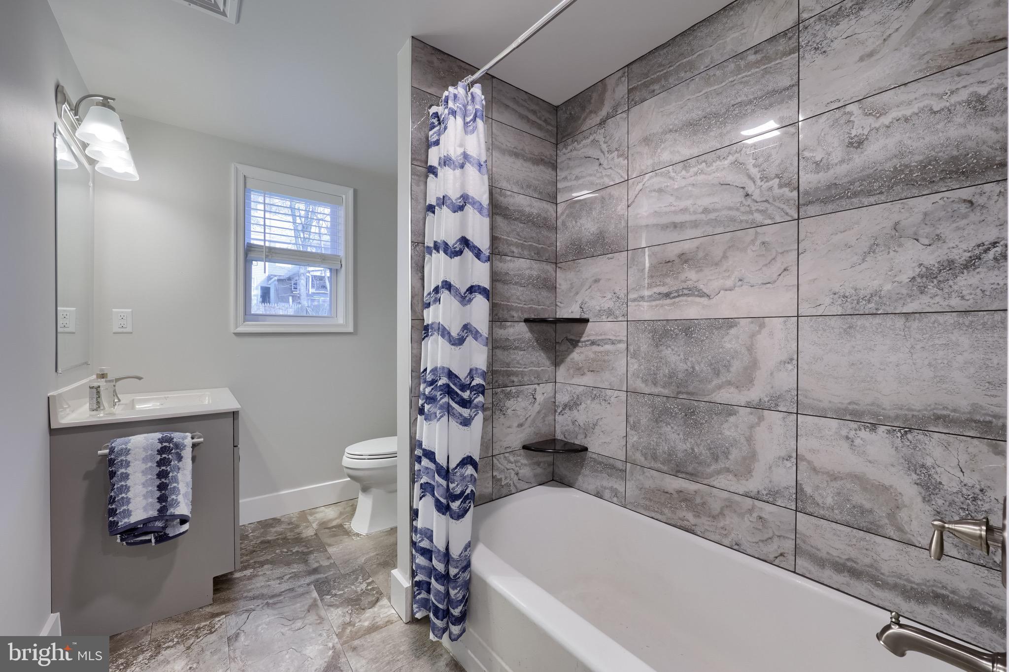 517 Manor Street Lancaster, PA 17603 - Photo 20 of 35 Full Bath