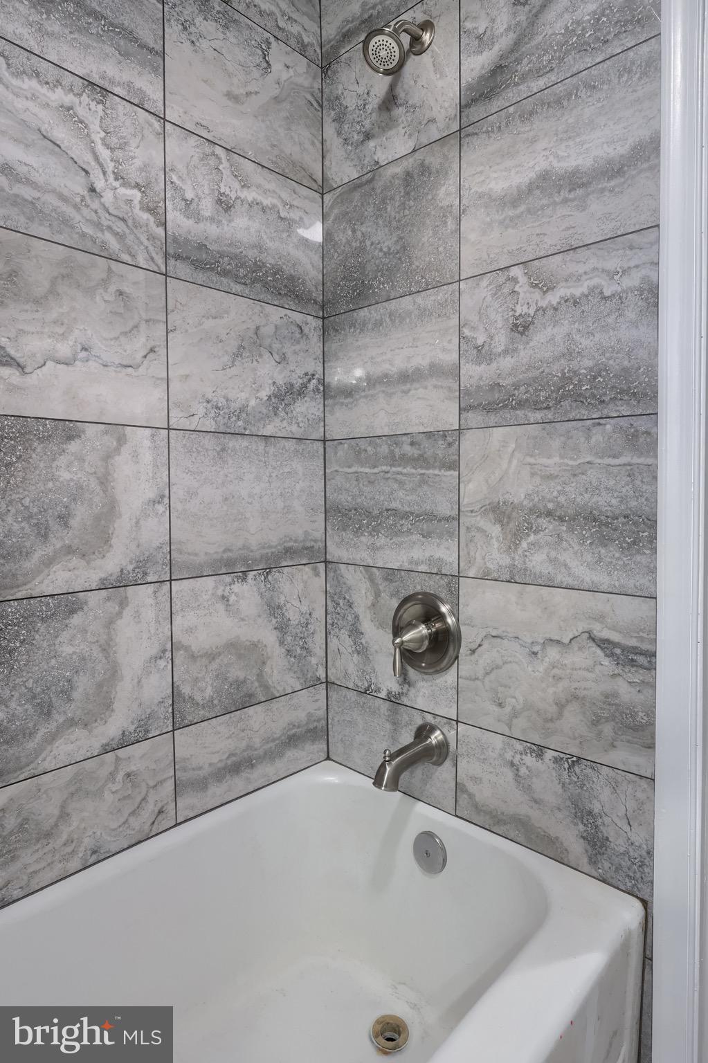 517 Manor Street Lancaster, PA 17603 - Photo 21 of 35 Full Bath