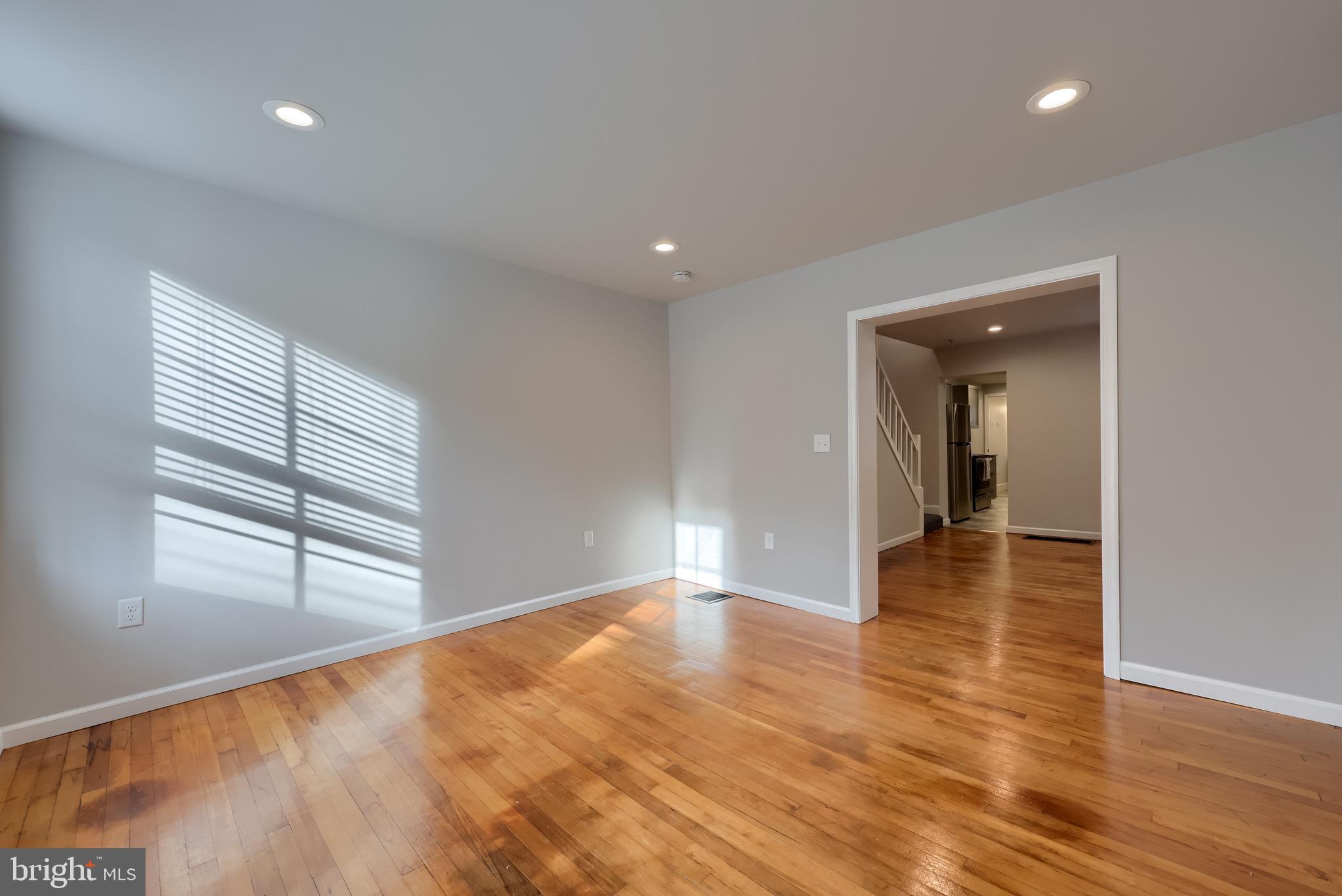 517 Manor Street Lancaster, PA 17603 - Photo 6 of 35 Living Room