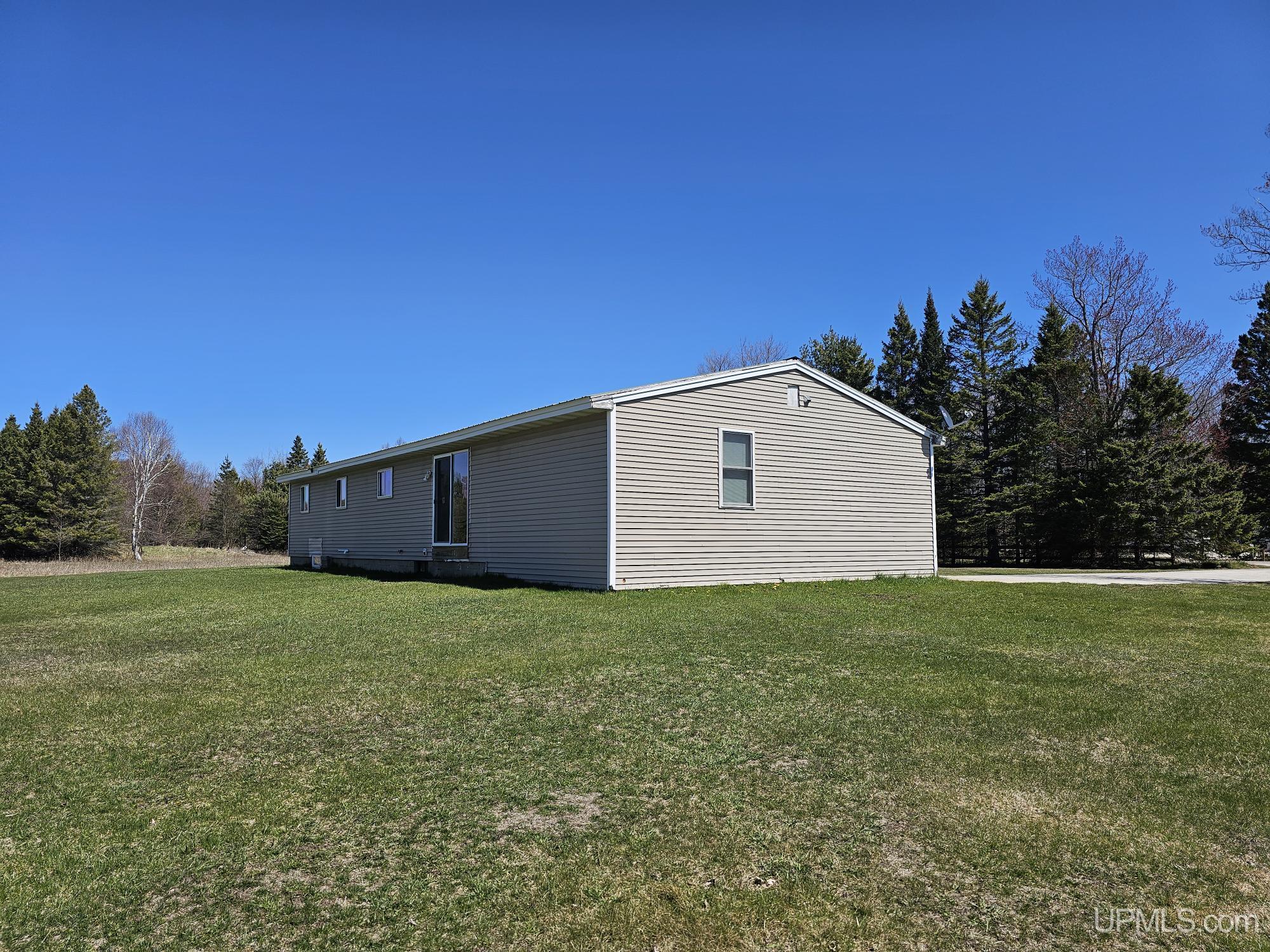 745 North Murphy Lake Road Manistique, MI 49854 - Photo 35 of 40