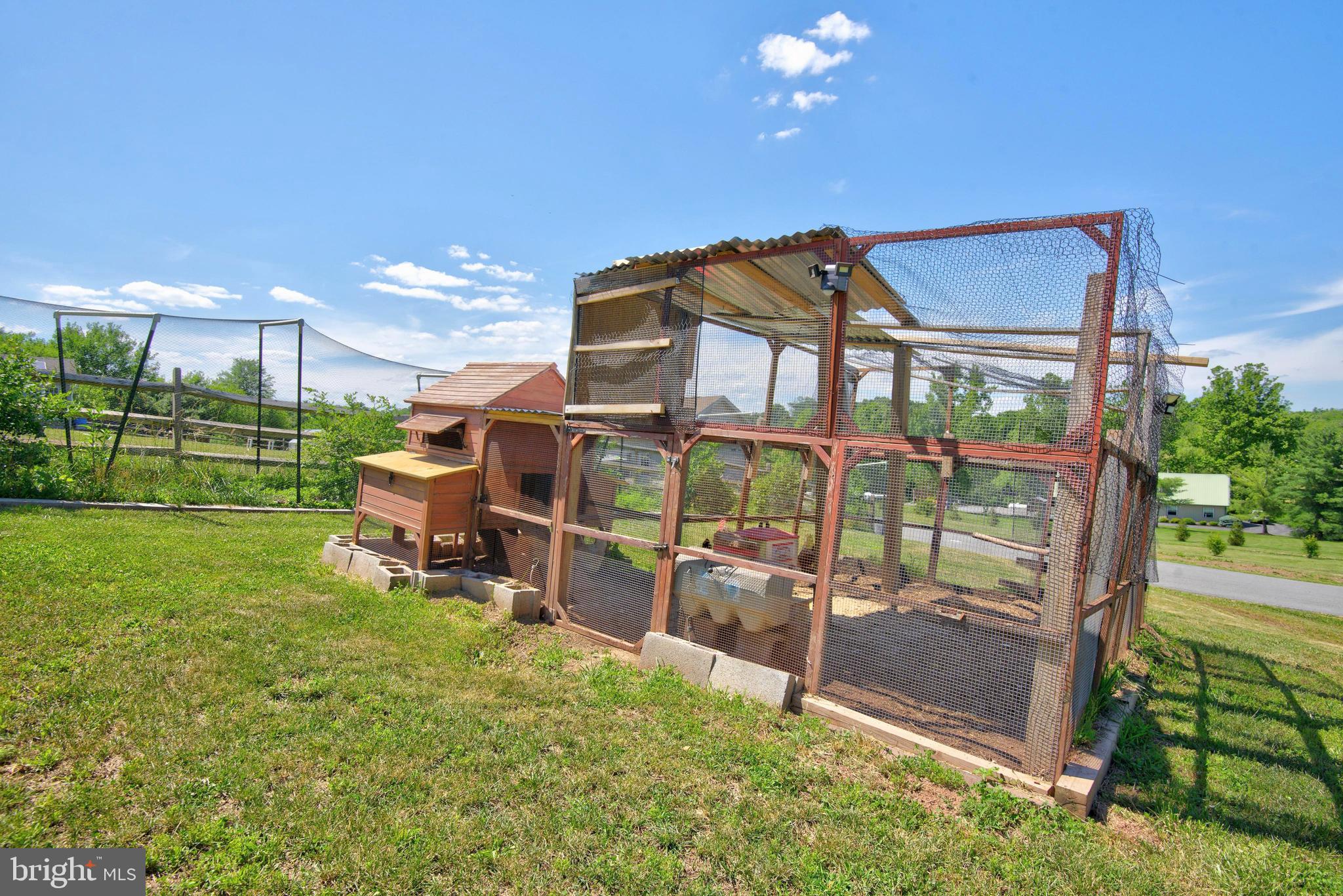 225 North Grant Road Thomasville, PA 17364 - Photo 41 of 49 Chicken Coop