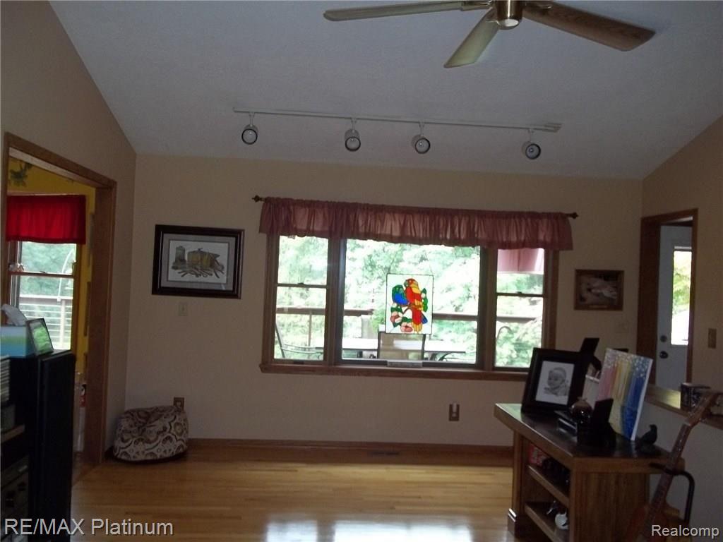2274 Sexton Road Howell, MI 48843 - Photo 9 of 44 2015-08-31 10.33