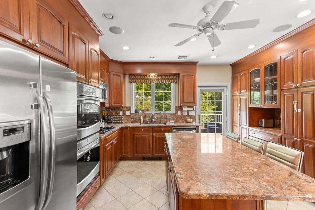 296 College Farm Road Waltham, MA 02451 - Photo 7 of 27