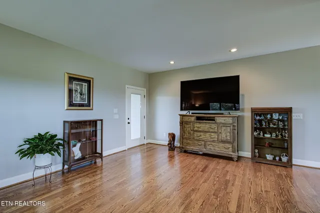 $800,000 | 210 Majestic View Drive, Rockwood, TN 37854