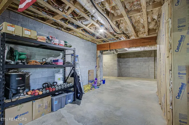 $800,000 | 210 Majestic View Drive, Rockwood, TN 37854