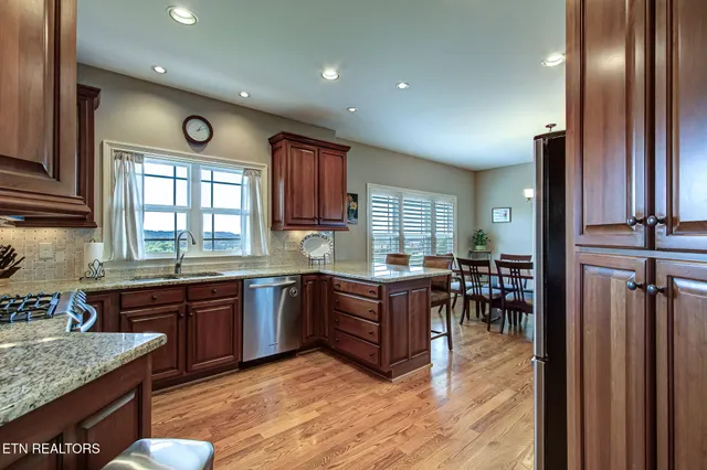 $800,000 | 210 Majestic View Drive, Rockwood, TN 37854