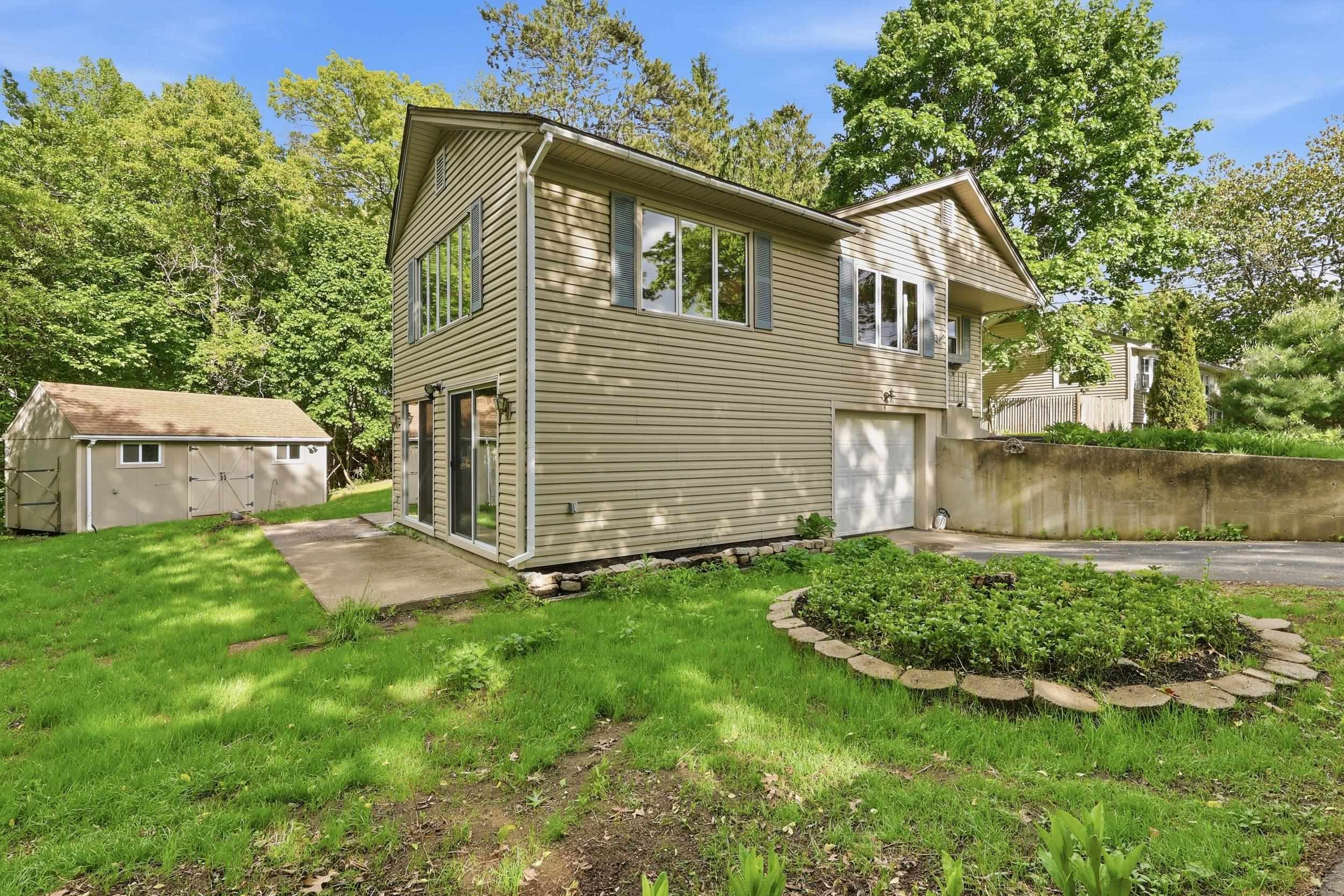 85 Whitney Avenue Manchester, NH 03104 - Photo 6 of 58