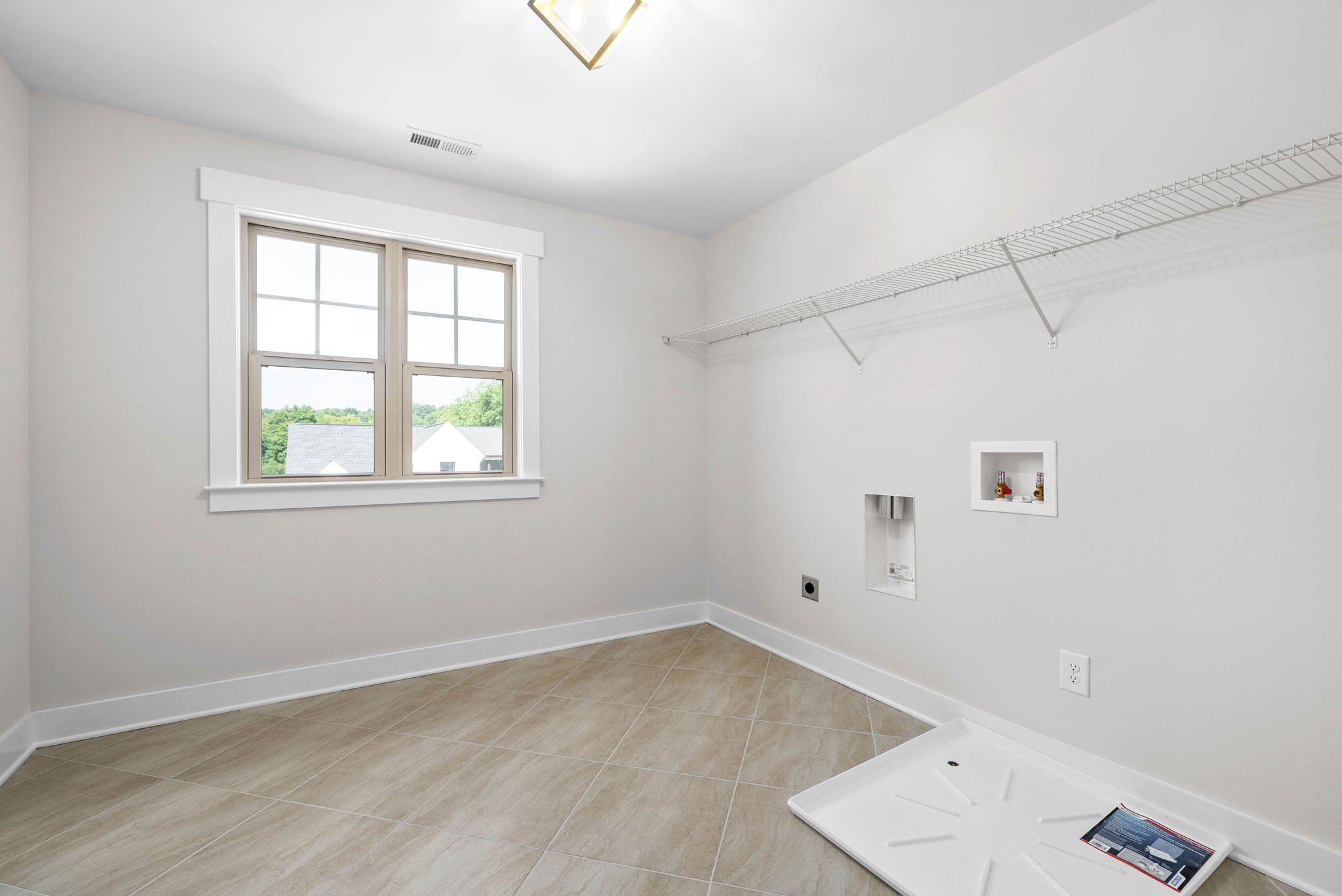 122 Augusta Trail Springfield, TN 37172 - Photo 37 of 51 an empty room with a window