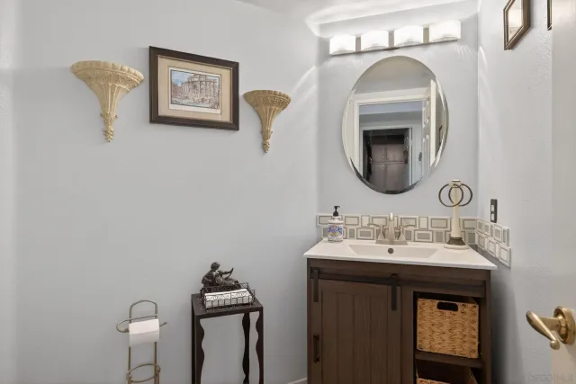 $1,150,000 | 800 Calle Higuera, Camarillo, CA 93010