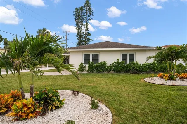 a view of a house with a backyard