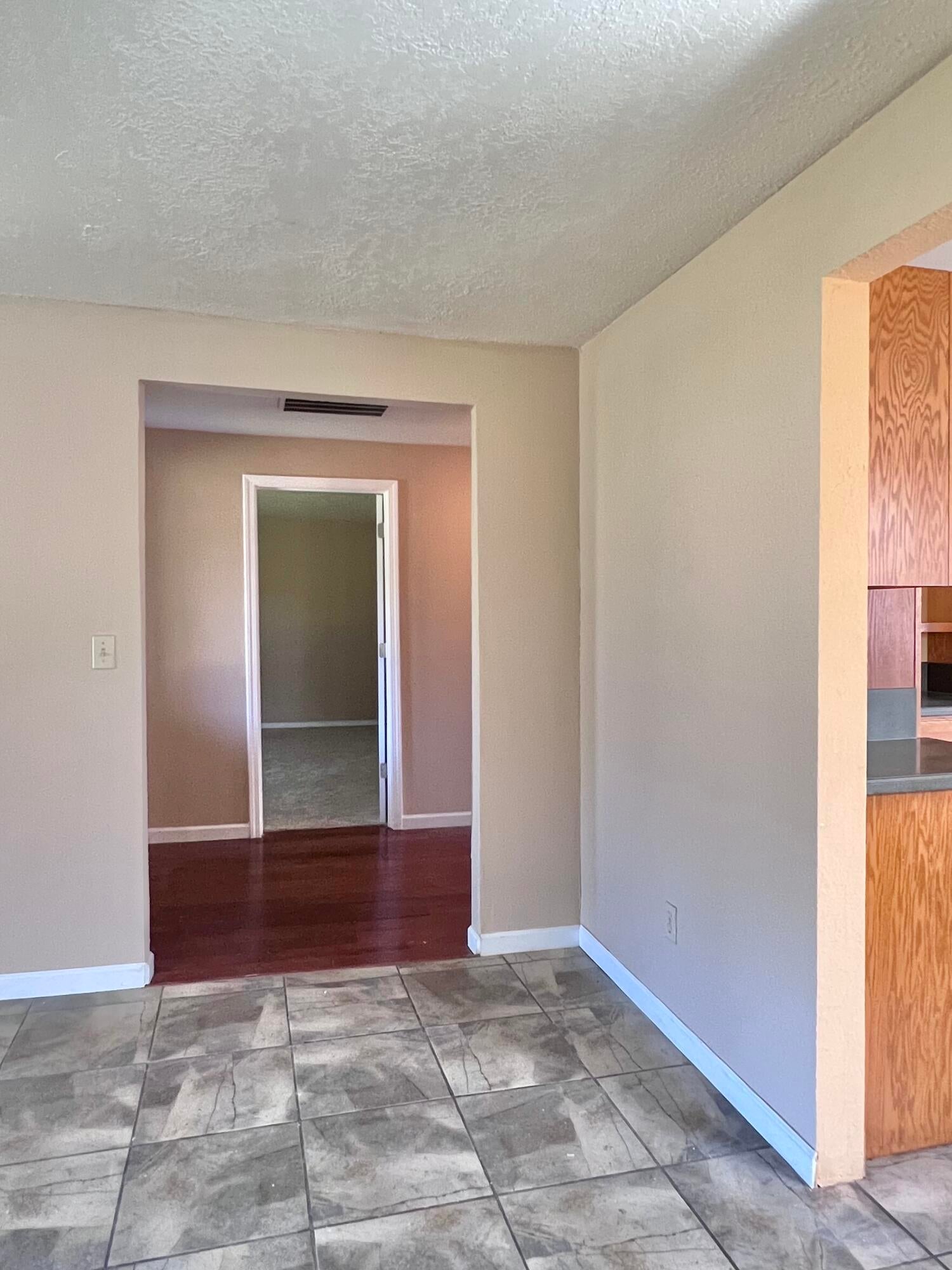 5525 Tunnel Loop Road Grants Pass, OR 97526 - Photo 42 of 65 Dining to Hall way