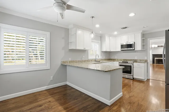 $565,000 | 214 Robinhood Place, San Antonio, TX 78209