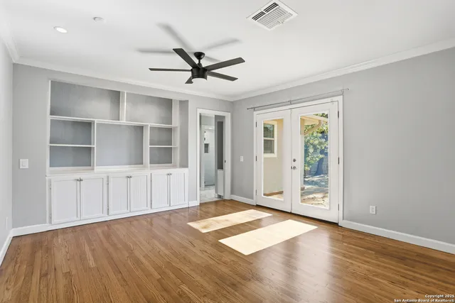 $565,000 | 214 Robinhood Place, San Antonio, TX 78209