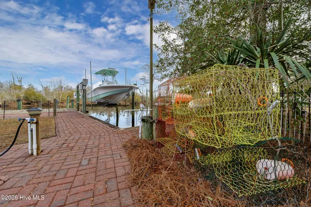 $575,000 | 104 Outrigger Road, New Bern, NC 28562