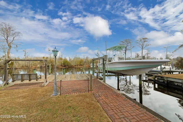 $575,000 | 104 Outrigger Road, New Bern, NC 28562