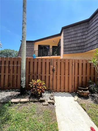 $2,550 | 192 Springdale Circle, Unit 192, Palm Springs, FL 33461