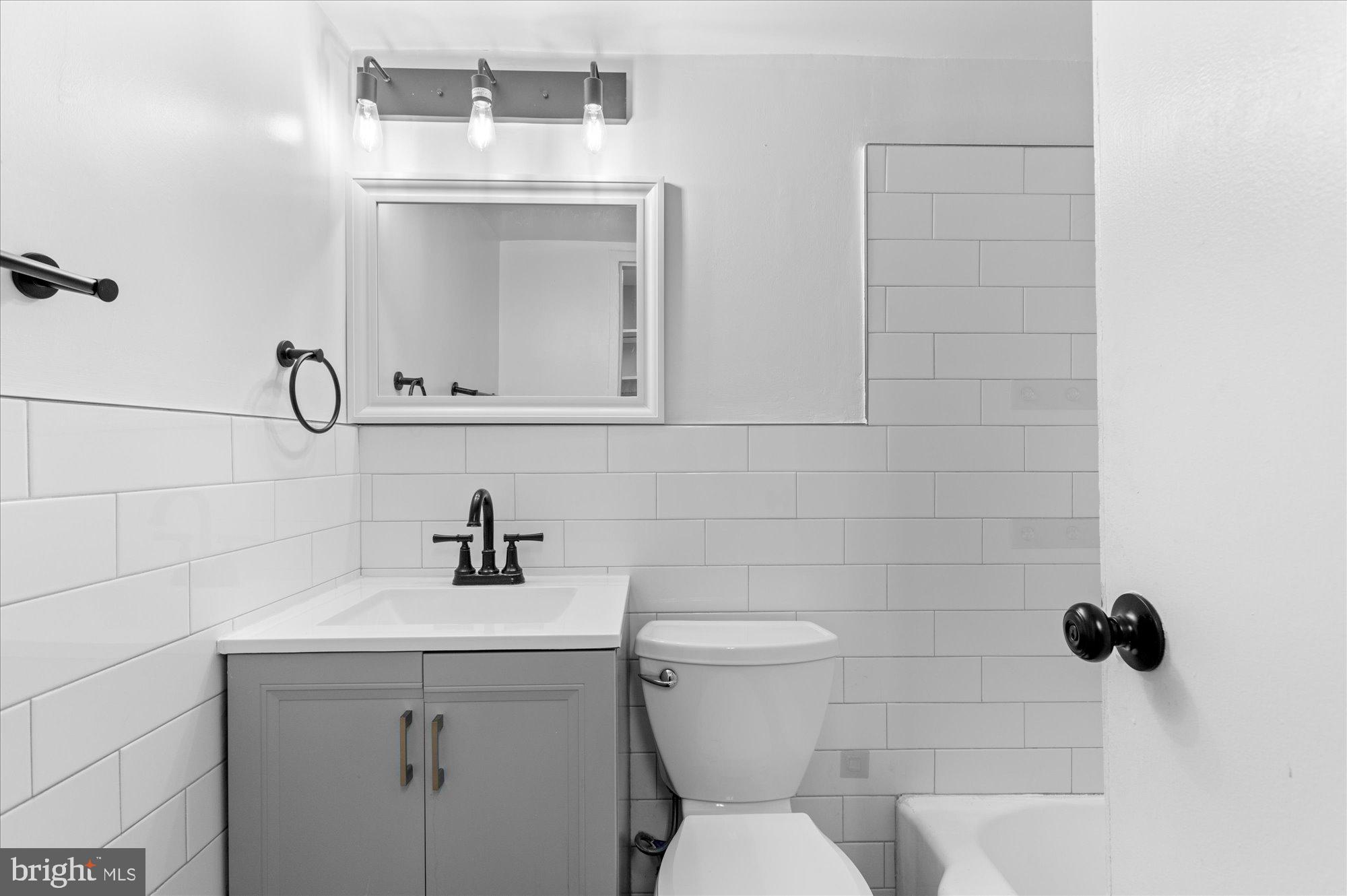 1801 Clydesdale Place Northwest, Unit 505 Washington, DC 20009 - Photo 12 of 21 a bathroom with a toilet sink and mirror