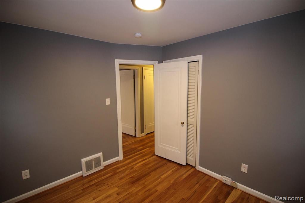 24080 Colgate Street Dearborn Heights, MI 48125 - Photo 24 of 32