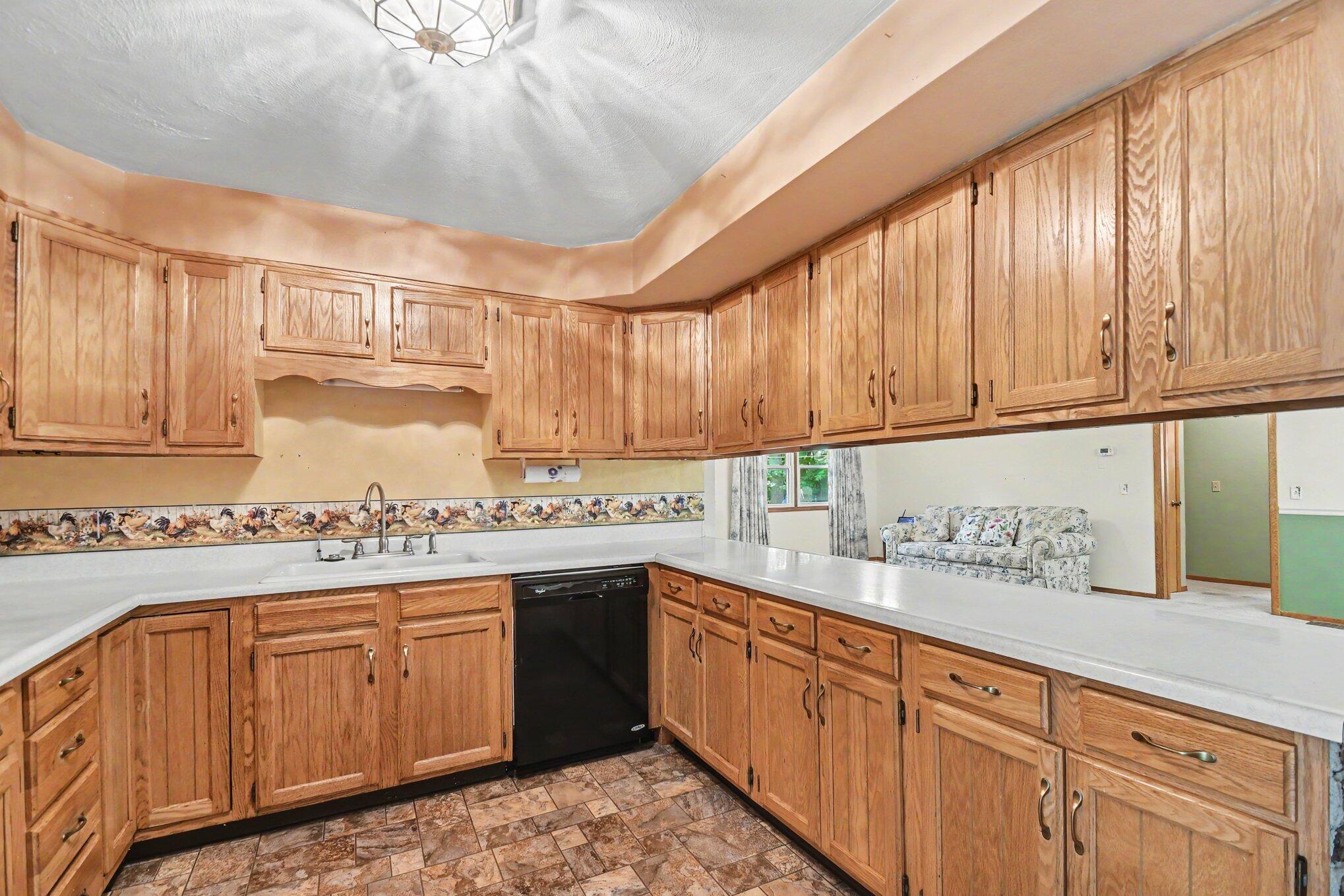 69513 Leet Road Niles, MI 49120 - Photo 4 of 26 008_file_1852