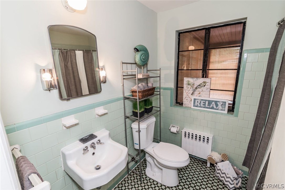 6008 Brookfield Road Richmond, VA 23227 - Photo 28 of 28 a bathroom with a sink toilet and mirror