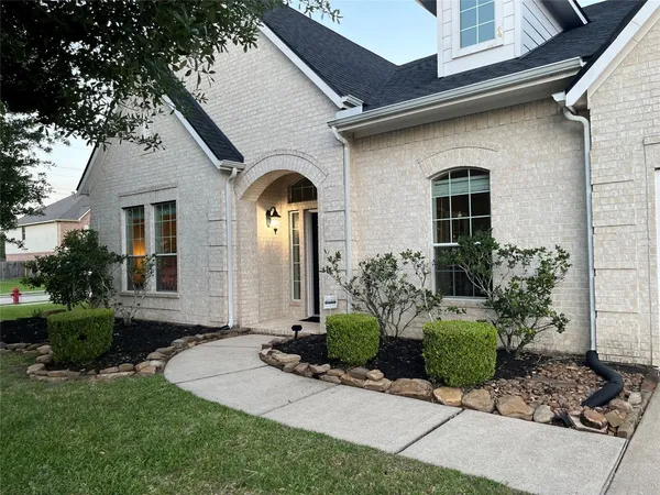 $649,900 | 1320 River Rock Court, Friendswood, TX 77546