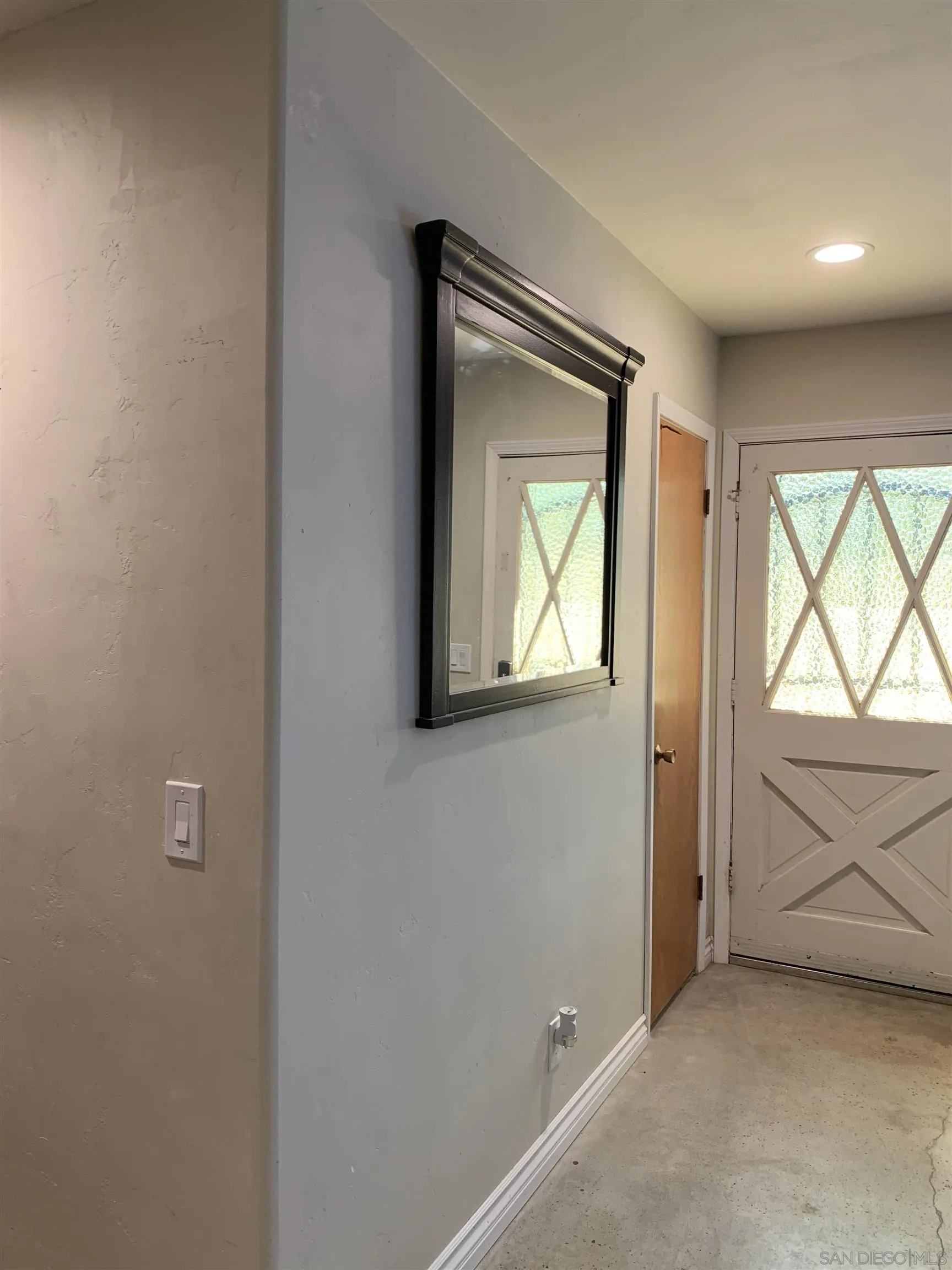 9935 Blossom Valley Road El Cajon, CA 92021 - Photo 28 of 36 an empty room that has a window