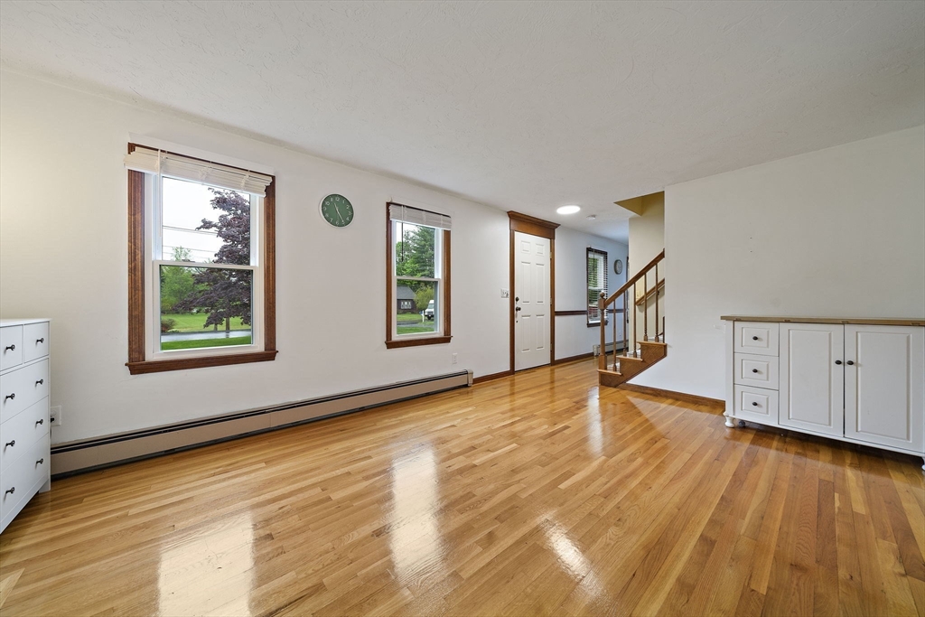 9 Rice Avenue Northborough, MA 01532 - Photo 3 of 35 Gallery Image 3