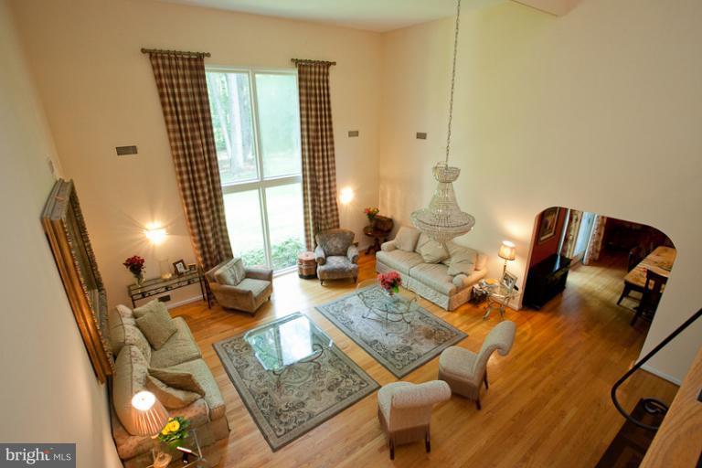 9531 Warfield Road Gaithersburg, MD 20882 - Photo 11 of 29 Family Room