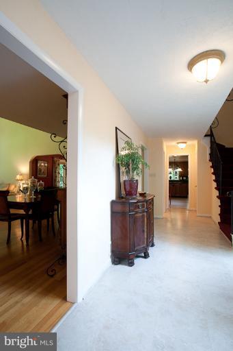 9531 Warfield Road Gaithersburg, MD 20882 - Photo 14 of 29 Entrance/foyer