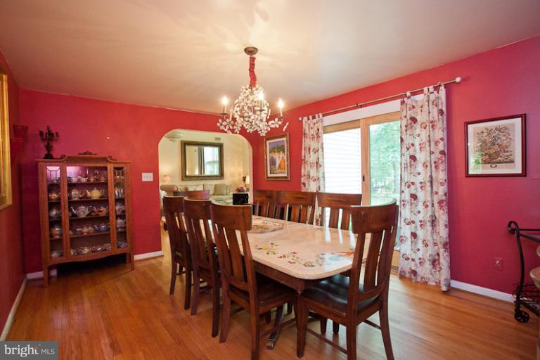 9531 Warfield Road Gaithersburg, MD 20882 - Photo 18 of 29 Dining Room
