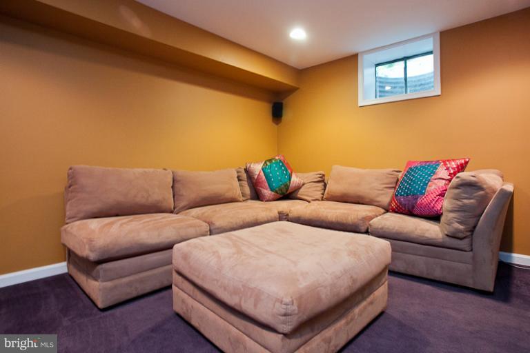 9531 Warfield Road Gaithersburg, MD 20882 - Photo 20 of 29 Media room